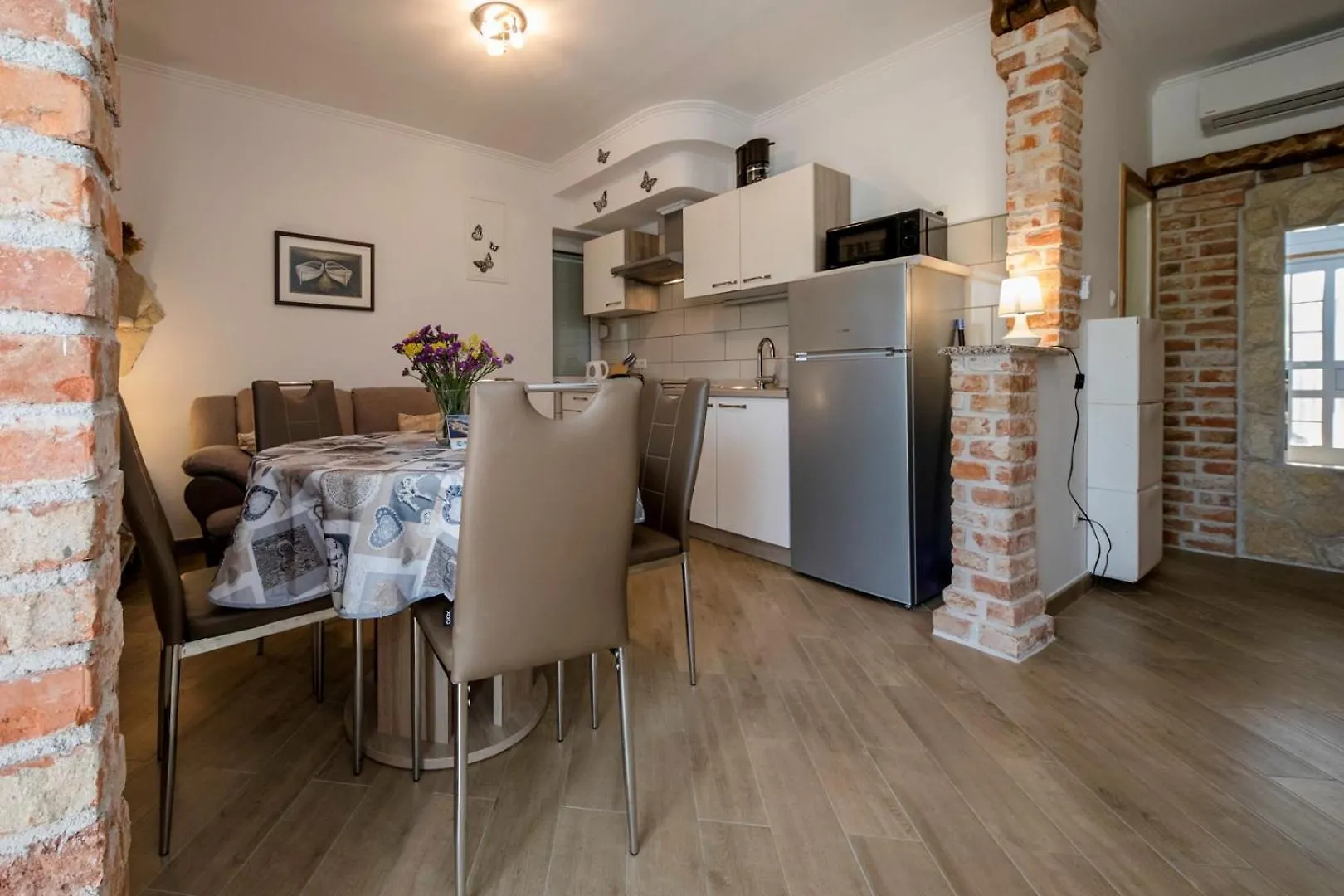 Apartments Larissa And Marcela Palit Pensionat