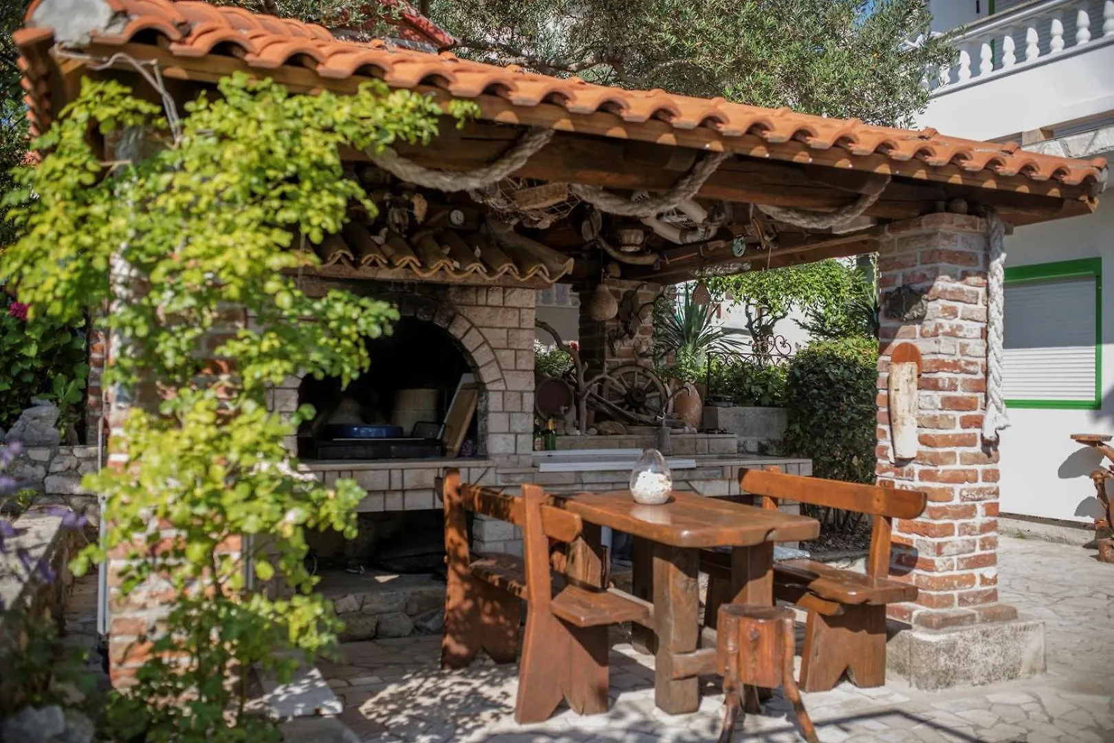 Pensionat Apartments Larissa And Marcela Palit