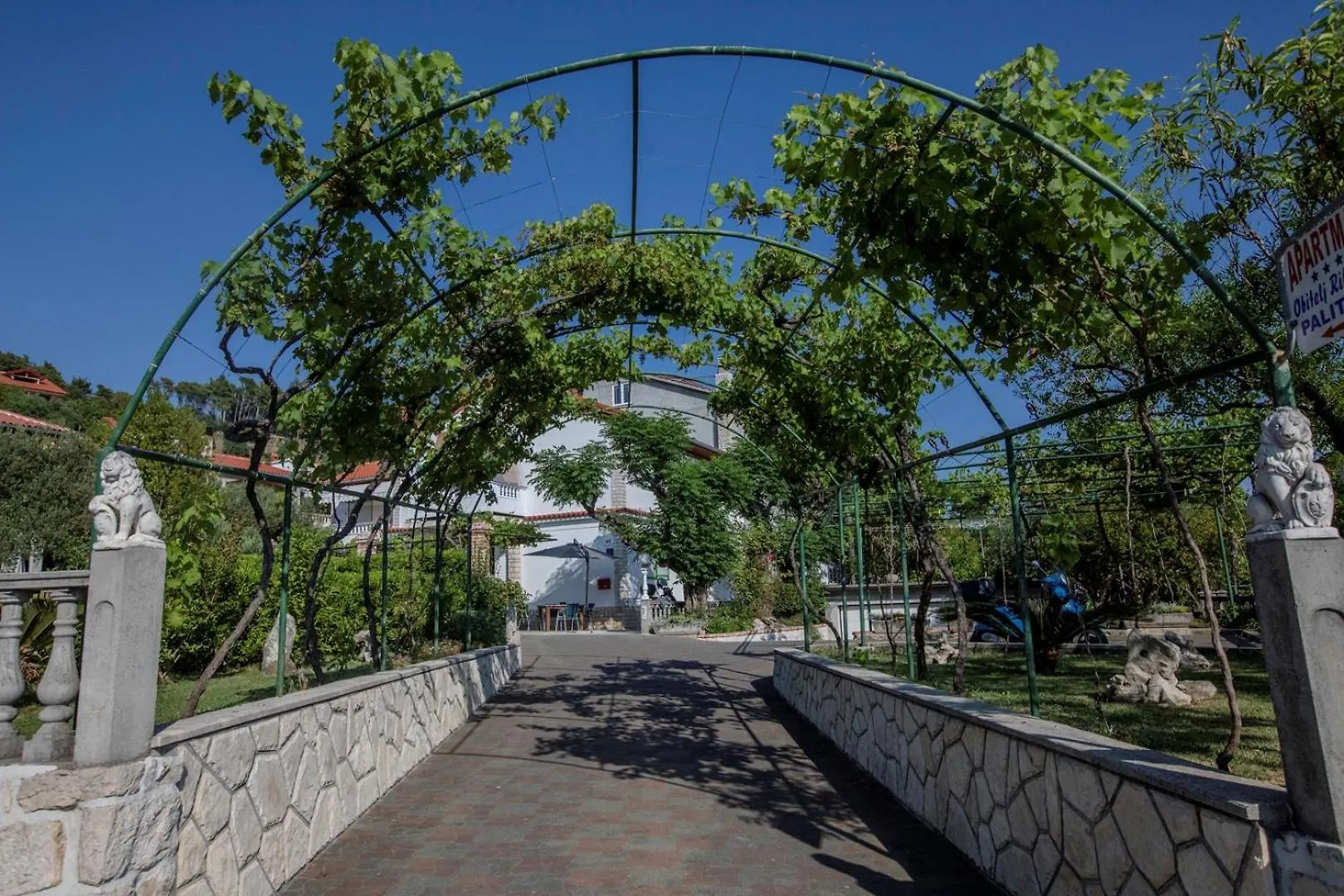 Apartments Larissa And Marcela Palit Kroatien